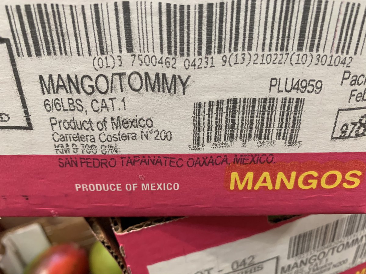 ChrisLandauUSA's tweet photo. Los mangos 🇲🇽 fueron para mí una gran revelación—las mejores que jamás había probado. Así que me dió mucho placer encontrar hoy en Costco no tan solo el petacón (mi favorito) sino también el ataulfo, todos de Oaxaca. ¡Más comercio agrícola! 🥭 https://t.co/PcaVzCqLQl