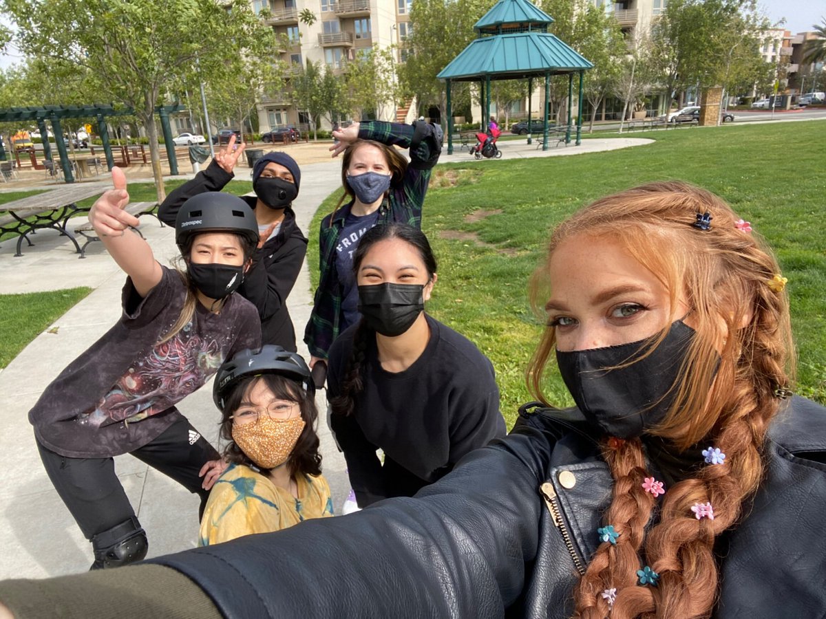Girl skate gang 🚺💜
