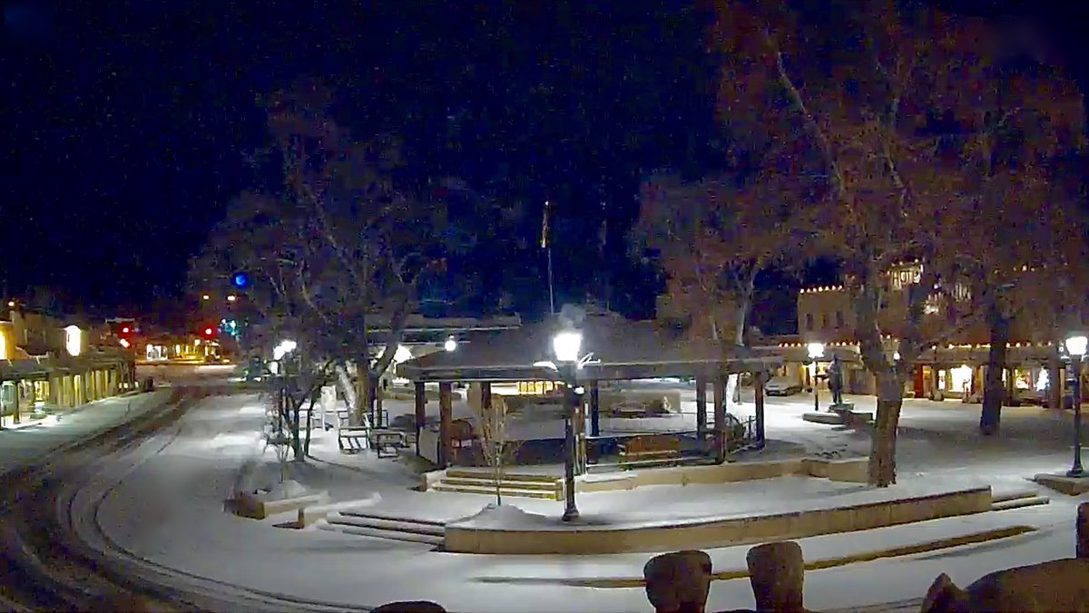 pbr322guy's tweet photo. Delighted to see the Nest cam up and running again.  I can see the weather is gloomy but hope the new site will yield the same resolution as before. Using screenshot, I got some beautiful images of the plaza at night, day, in sun and in snow. Happy to share them with you. https://t.co/JaRD9Mnkpx