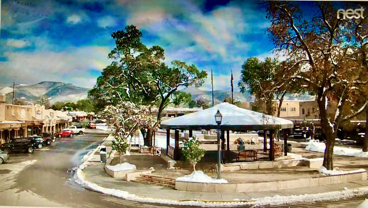 pbr322guy's tweet photo. Delighted to see the Nest cam up and running again.  I can see the weather is gloomy but hope the new site will yield the same resolution as before. Using screenshot, I got some beautiful images of the plaza at night, day, in sun and in snow. Happy to share them with you. https://t.co/JaRD9Mnkpx