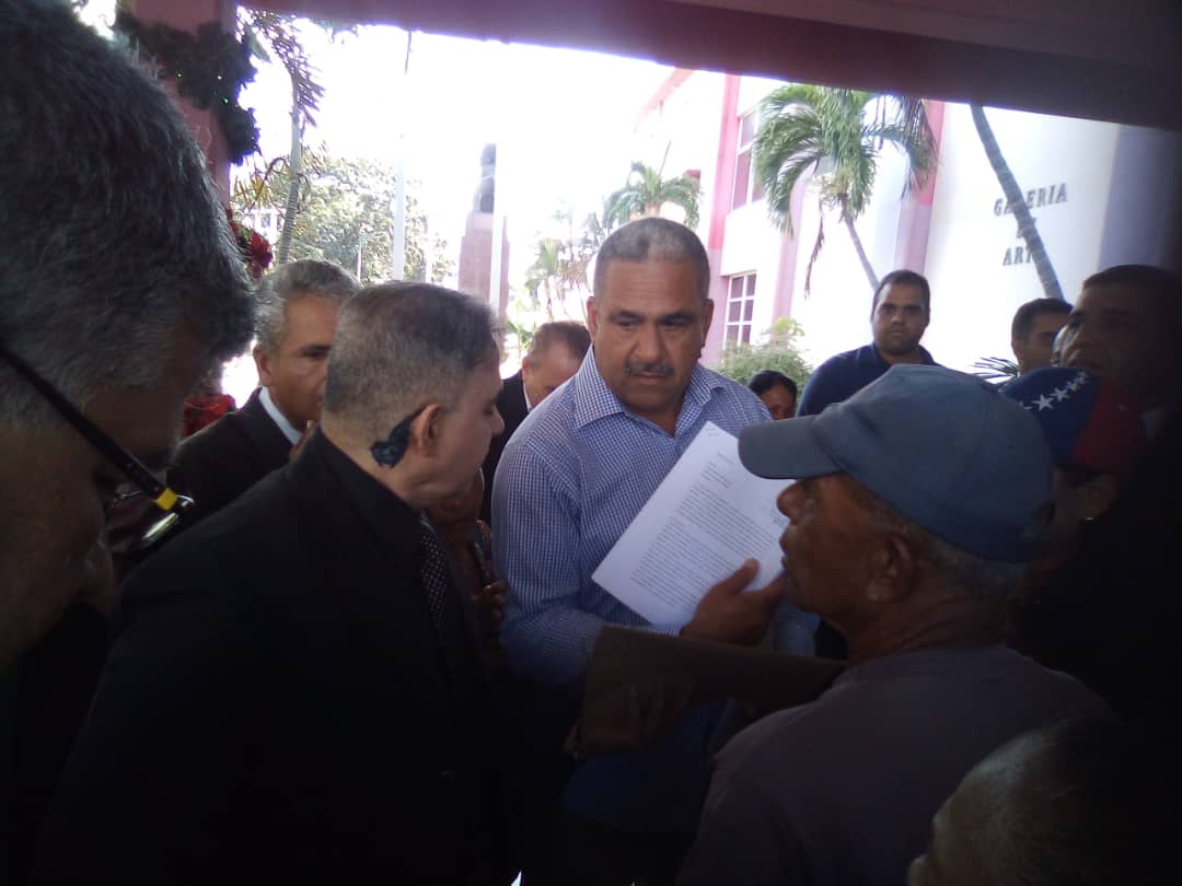 LIBERTAD SINDICAL YA!!!

DENUNCIAMOS ANTE LAS AUTORIDADES: Suspensión de asistencia médica y muerte de trabajadores . Un sindicalista debe proteger a los trabajadores, eso hace EUDIS GIROT.

<a href="/NicolasMaduro/">Nicolás Maduro</a> 
<a href="/TarekWiliamSaab/">Tarek William Saab</a> 

LIBERTAD PARA GIROT!!!