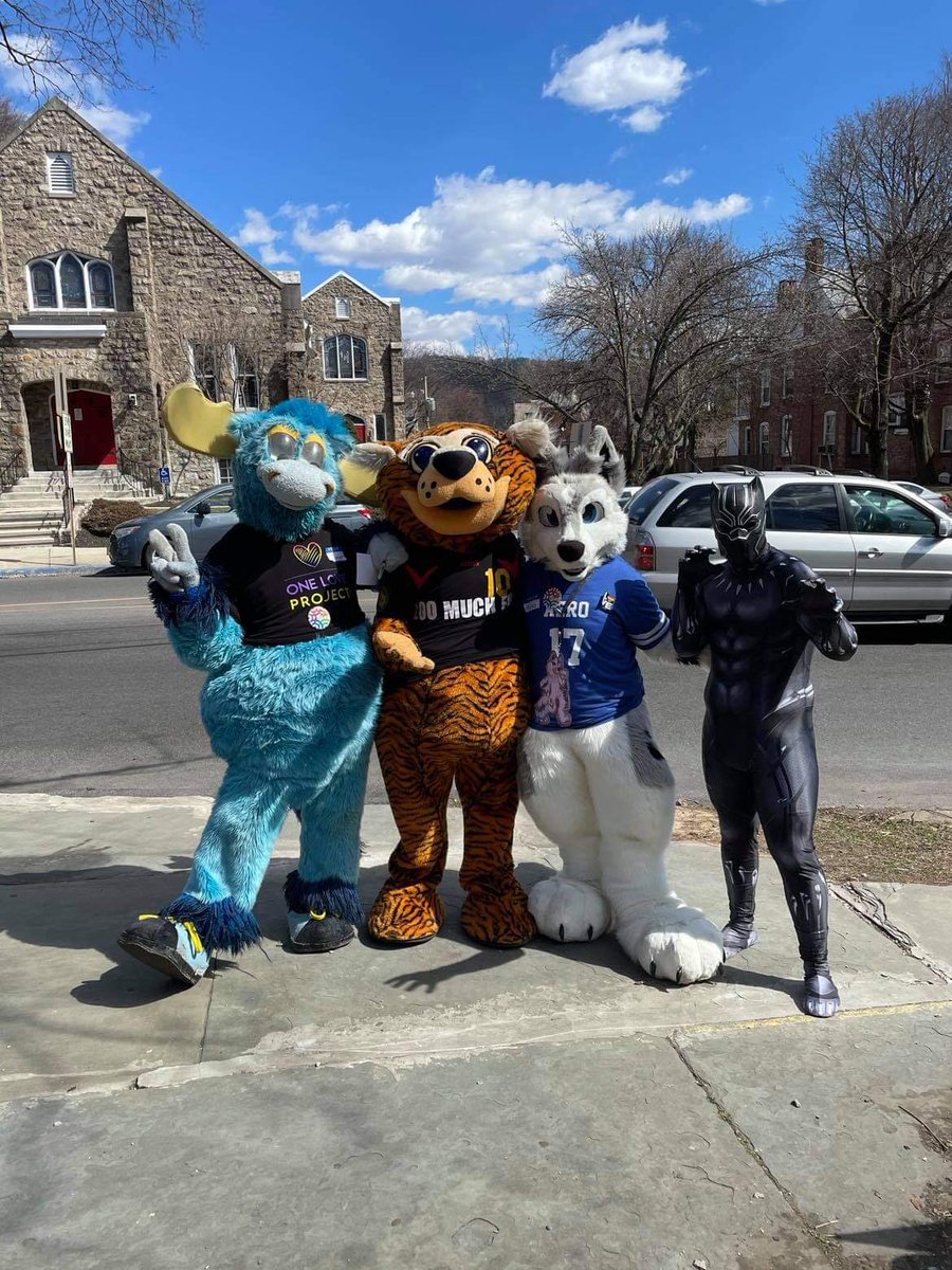 MuchZoo's tweet photo. Today’s clothing giveaway provided items for more than 700 people! 

Thank you to our friends at One Love Project, The LGBT Center of Greater Reading, Cosplayers Care, Aero The Wolf, Rep. Manny Guzman, Mayor Eddie Moran and all of the other supporters and volunteers. https://t.co/SylMii81Gc
