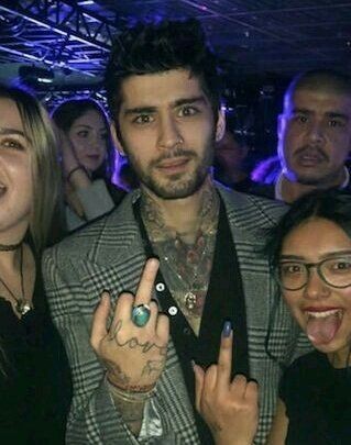 ZaynJMalikARG's tweet photo. Estas fotos de Zayn siendo Zayn  son lo mejor que me pasaron en la vida. https://t.co/KTClYCJ6hV