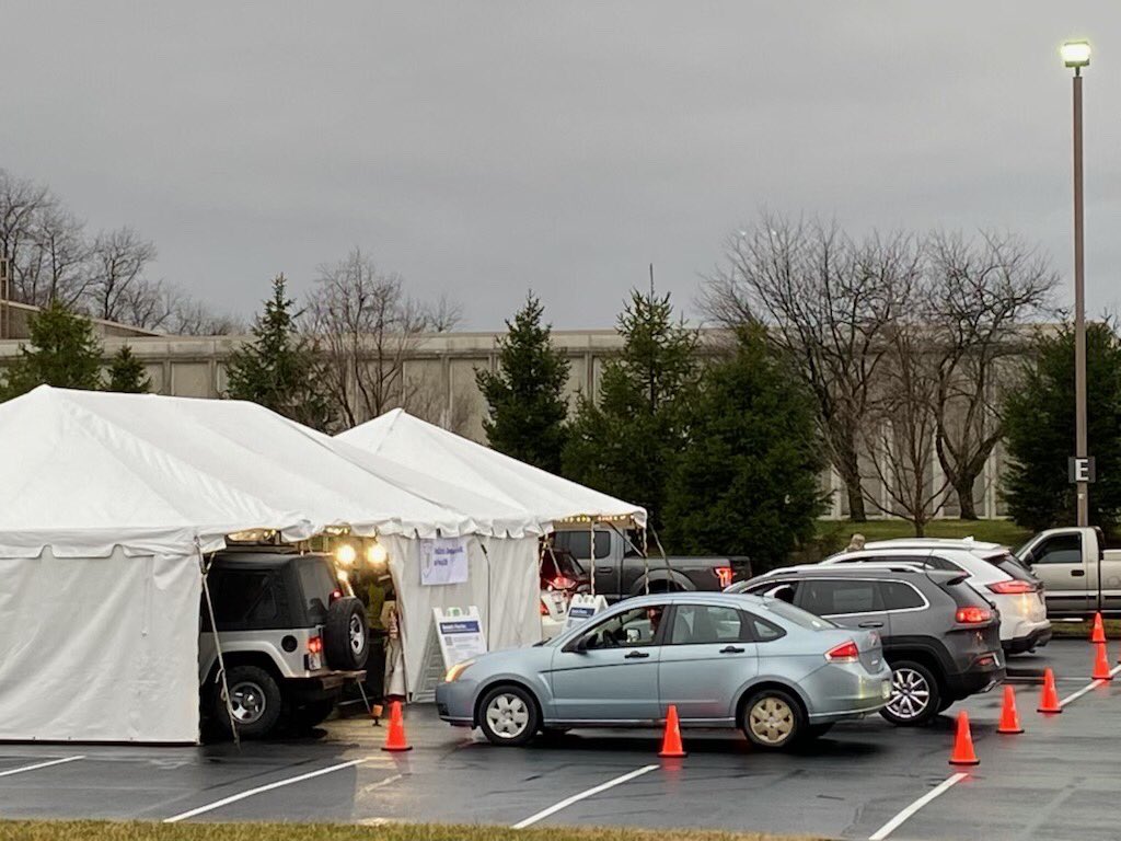 StateHealthIN's tweet photo. The vaccination clinic at @ivysellersburg was only a success because of partners like @INGuardsman, @ClarkMemorial, @Clark_Health and @Chapel Hill EMS. https://t.co/LTAhbM3JE6