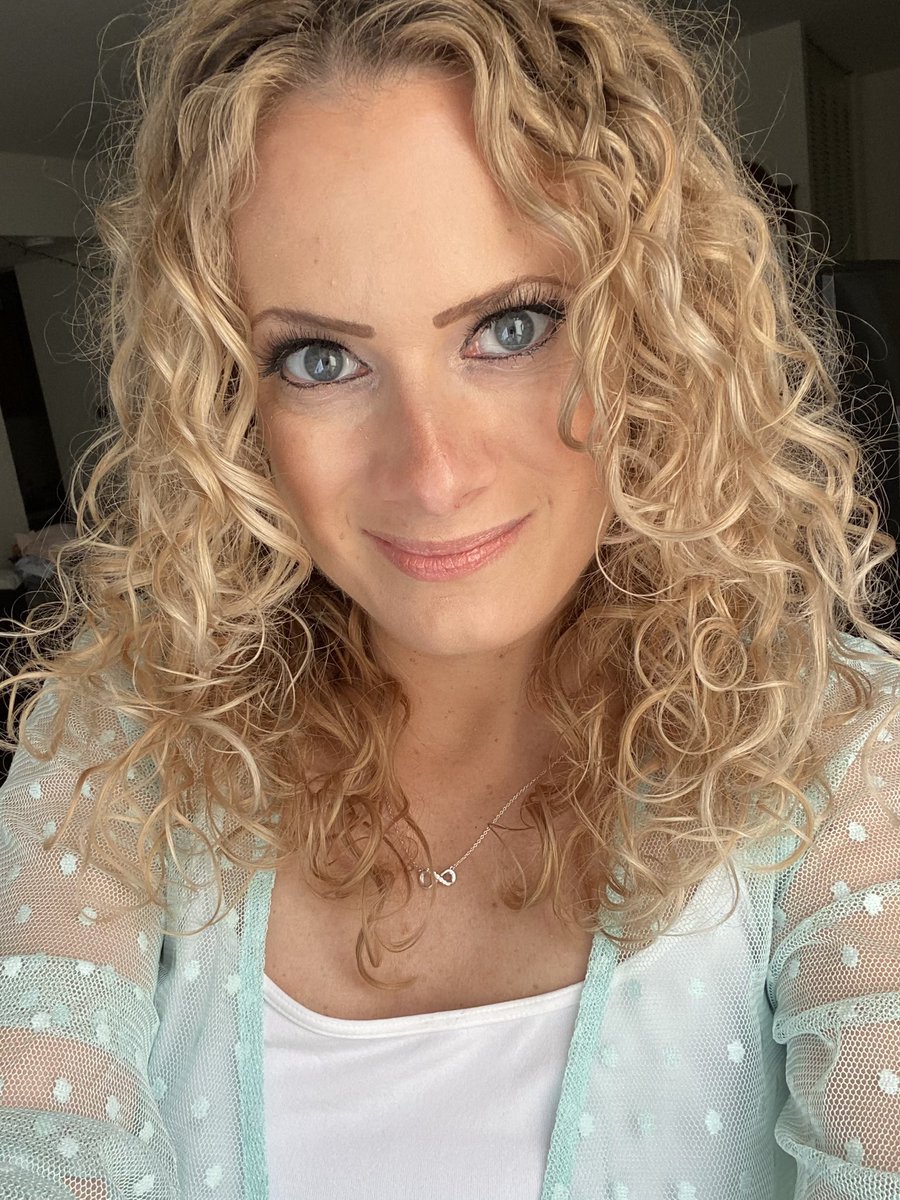 kimibowden's tweet photo. Maternity shoot today with @a_ceasar_pizarro  &amp; @allinjuan! Here’s my hair and makeup. Pix to follow! ❤️💄🍼🧷💍🧜‍♀️🐳🐢#maternityshoot #maternitymodel #maternityphotography #mommy #ronin https://t.co/iOby7mueO5
