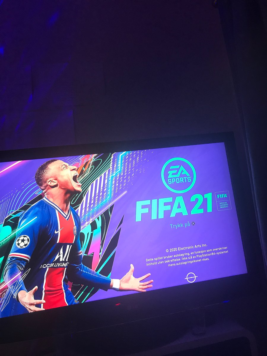 Christofferbug1's tweet photo. @EAHelp Hi! I cant Get into My fifa 21 at all.. Unable to proceed from the start menu. Nothing happens eventhough My controller is fine. https://t.co/KYUm2SWxlH