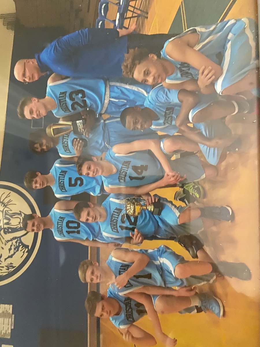 ThePrince_32's tweet photo. Basketball team winning in middle
School with my bro @John_Holmes10  RIP. https://t.co/I7tBgFH3VW