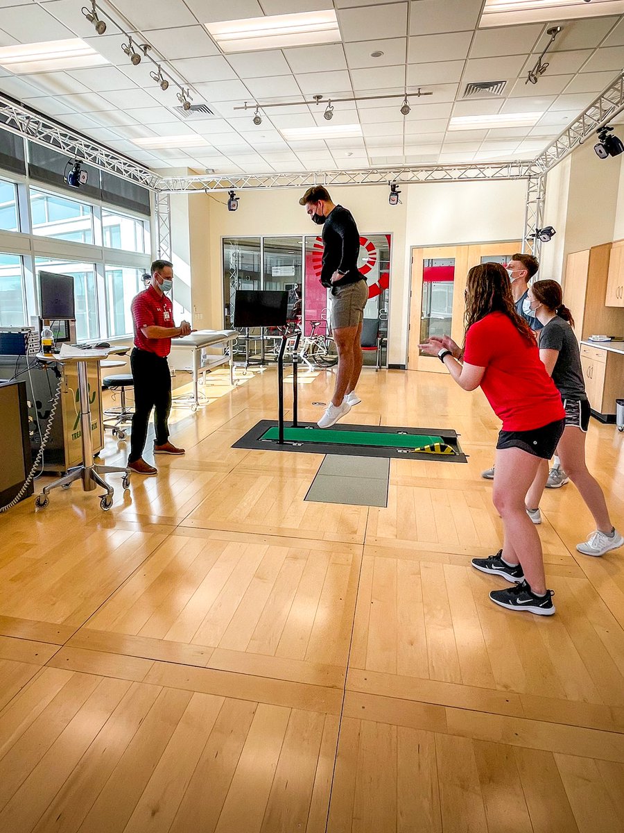 abroderick8's tweet photo. Awesome opportunity as part of the UW Health Sports PT residency assisting Dan Cobian and Colleen Cobey in Wisconsin’s DPT program — Amy, Keith and I ran current students through a battery of functional testing and neurocognitive training that we use as part of the RTS process. https://t.co/5fAm0ya9QW