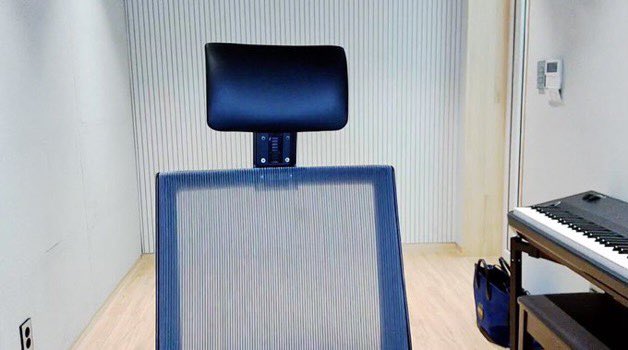 lifegoesevenn's tweet photo. @RecordingAcad @CBS 22+ million watched an empty chair, try again https://t.co/LaKYY8GUcC