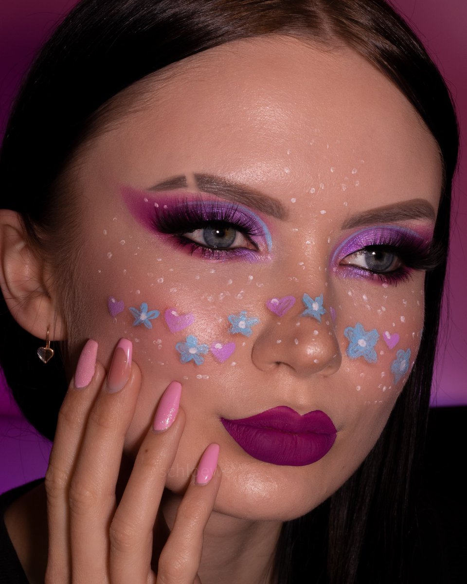 schloewe's tweet photo. @ABHcosmetics brow wiz,luminous foundation, liquid lipstick
@NyxCosmetics marshmallow smooth primer
@CTilburyMakeup contour wand 
@BHCosmeticsDE @bhcosmetics flower power rouge&amp;eyeshadow palette 
@dagibee beetique y superliner black
@ofracosmetics star island highlighter https://t.co/MIB6pk3g3W