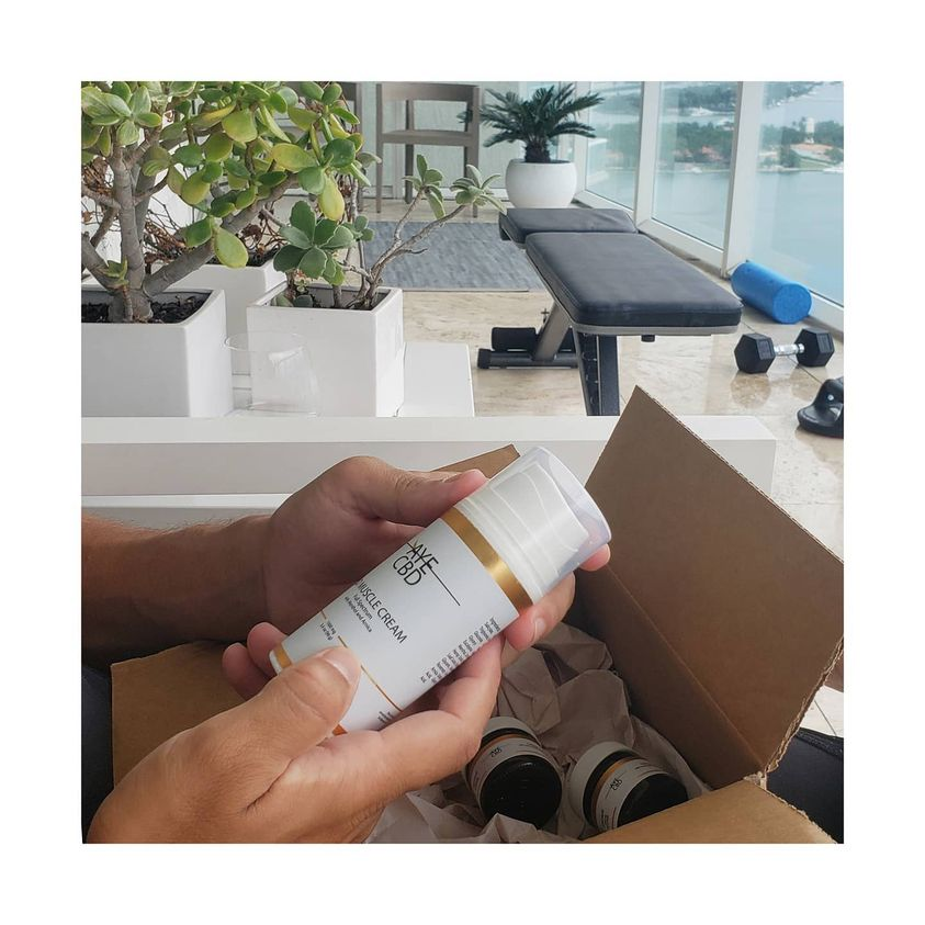 AyEcbd's tweet photo. Hey athletes!

#CBD #AYE #cbdhealth #cbdproducts #musclecream #natural #benefits #healing #miami #florida #localbusiness #supportsmallbusiness #womeninbusiness #athletes #fit #workout #womensupportingwomen #bodypositive #cannabidiol #licensed #notTHC #painrelief #gymmode https://t.co/yOTajTv0zy