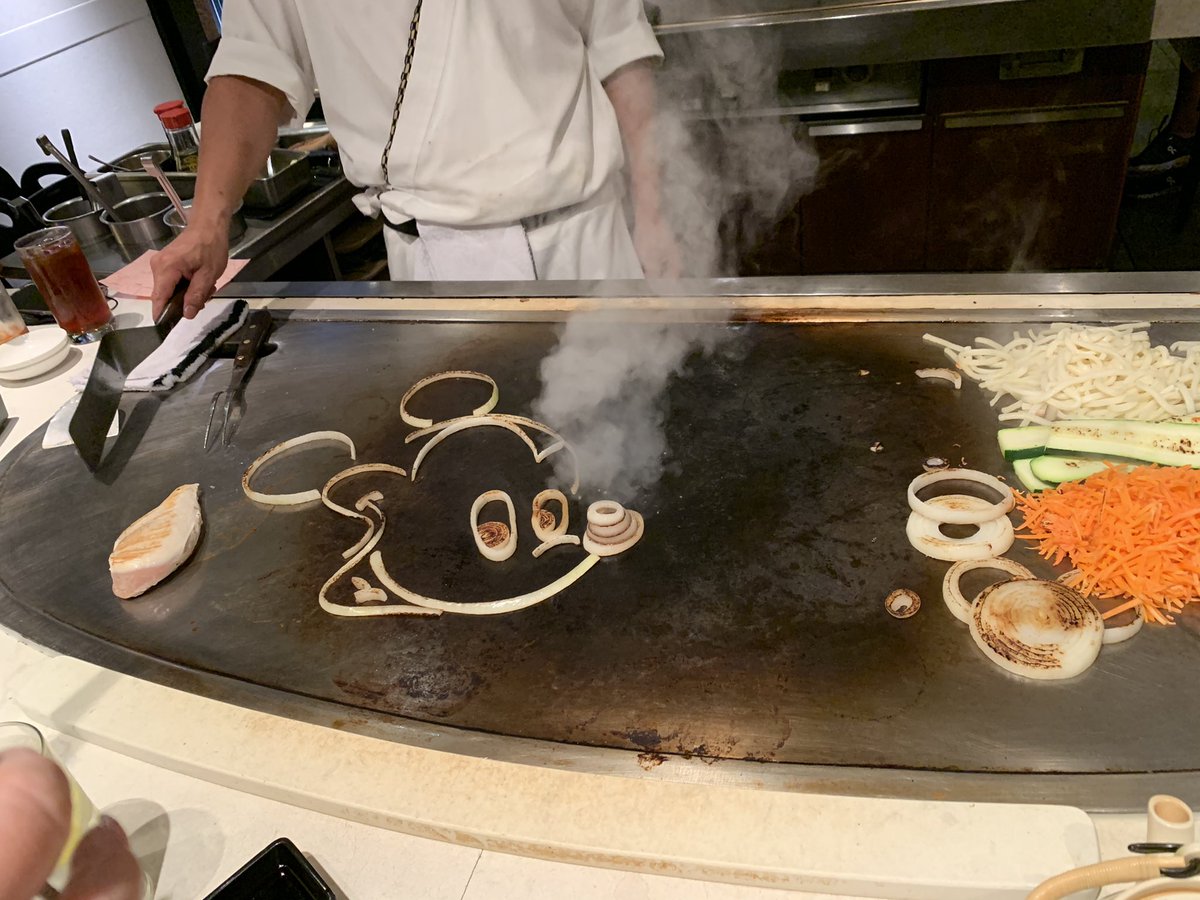 hannieb98's tweet photo. #castcompliment @WDWToday to Nagatoshi from Osaka , Japan in Teppan Edo for making this awesome Mickey volcano! https://t.co/qAnHxHc3DS