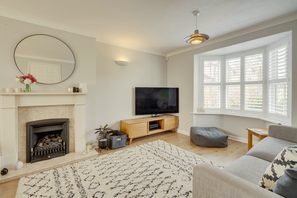 RHEstates's tweet photo. Stunning 4 bed #family home within #Sprotbrough village, within easy reach of walks, local amenities, &amp; bus routes 
☎ 01302 751616
 #RobinsonHornsby #RHSales #RH #Yourdoncasterestateagent #doncasterisgreat #doncasterproperty #Southyorksbiz @YorkshireProps
https://t.co/pDSfsjsxhw https://t.co/jynYY2A35N