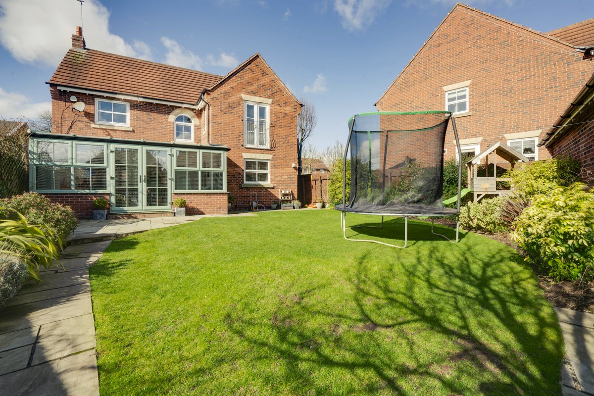 Stunning 4 bed #family home within #Sprotbrough village, within easy reach of walks, local amenities, &amp; bus routes 
☎ 01302 751616
 #RobinsonHornsby #RHSales #RH #Yourdoncasterestateagent #doncasterisgreat #doncasterproperty #Southyorksbiz <a href="/YorkshireProps/">Yorkshire Business, Media & Property</a>
robinsonhornsby.co.uk/properties/138…