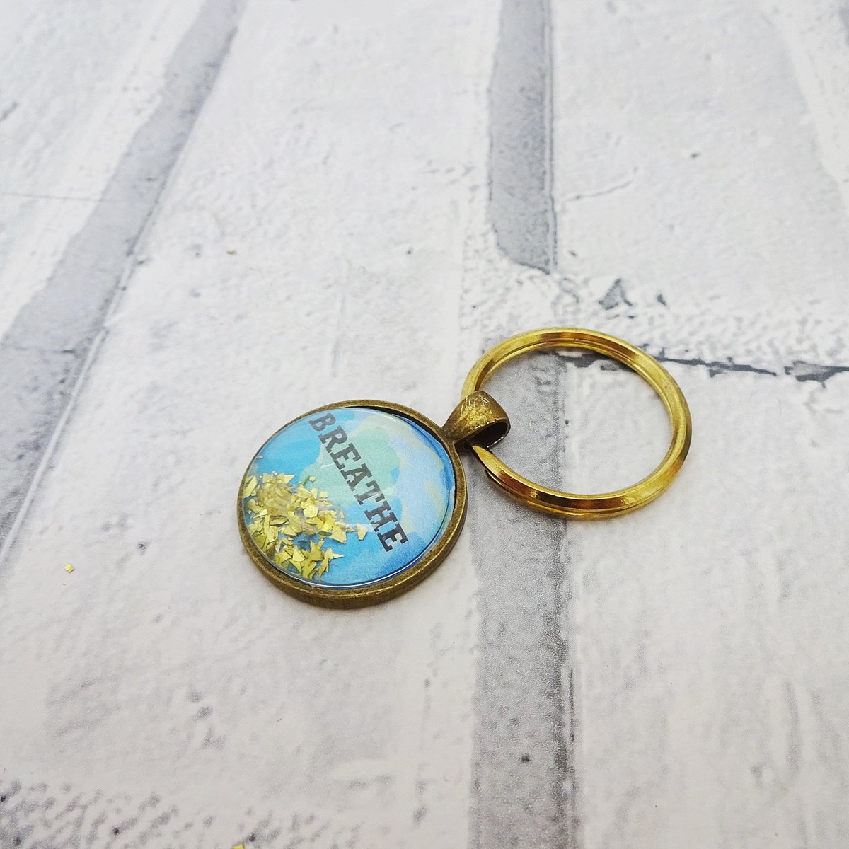 martisanne's tweet photo. Breathe keychain, Exhale keyring, Spiritual jewelry, Yoga quote, Positive affirmation, Worry, Stress help, Quote keyfob, Anxiety gift, Q2 https://t.co/P0XmwZm1j1 #EtsyTeamUnity #TMTinsta #SelfHelpGift https://t.co/UC2AnIkGa7