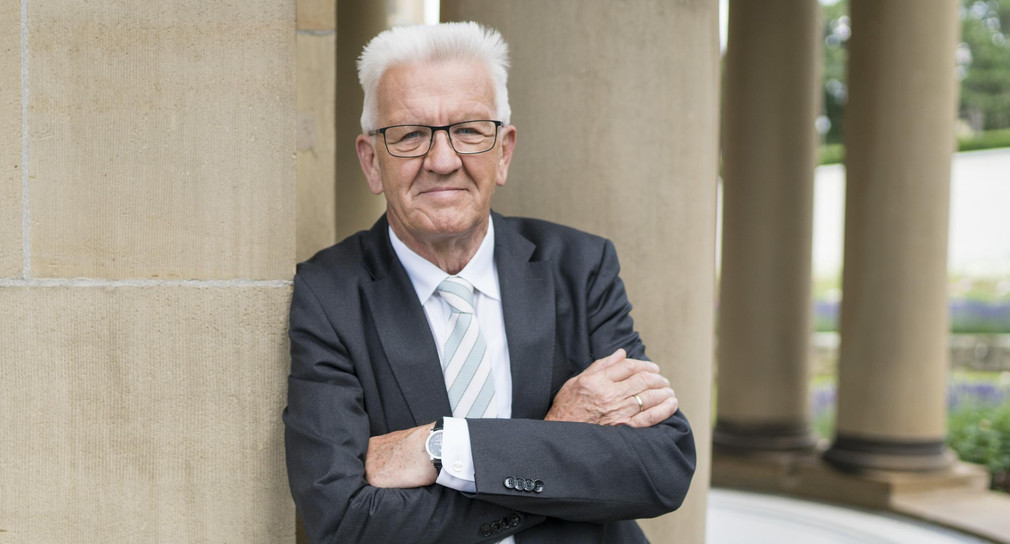 dvdavee_'s tweet photo. ++ REGIONAL ++
Ministerpräsident #Kretschmann und #DieGrünen bleiben nach #Landtagswahlen2021 an der Führungsspitz im "Ländle" #BadenWürttemberg.
#DieGruenen #Landtagswahl2021 #WinfriedKretschmann #bündis90diegrünen #BadenWuerttemberg #news #Nachrichten

Quelle: @welt, @BWjetzt https://t.co/Zna2vv35V0