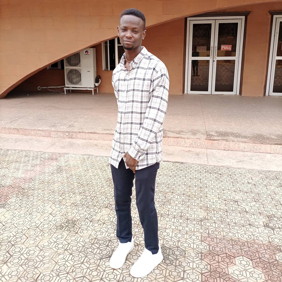 Oluwako_rede's tweet photo. E chock ๐#focus #ibadanfashion #nigeriafashionshow #iamwhoiam #creative #legend #model #fashion #style #naturephotography #modellingagency #instagram #instafashion #ibadanmodels #modellingchocolatefigure #modellingageny https://t.co/aRn7SKUxrA