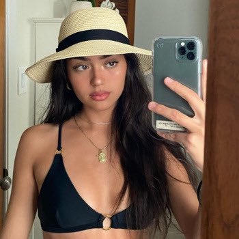naileathinker's tweet photo. beach girl 🏖 https://t.co/Qt5E13frNd