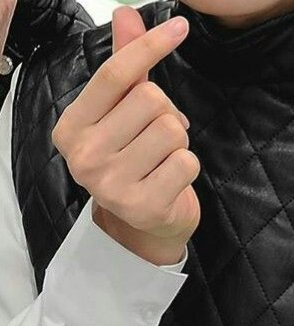 CutieKBTS1's tweet photo. Next time big heart please 🥺💚
#BitHitJP_K 🐨
#BitHitJP_Boys
#Waiting4K https://t.co/PCtJorgRvl