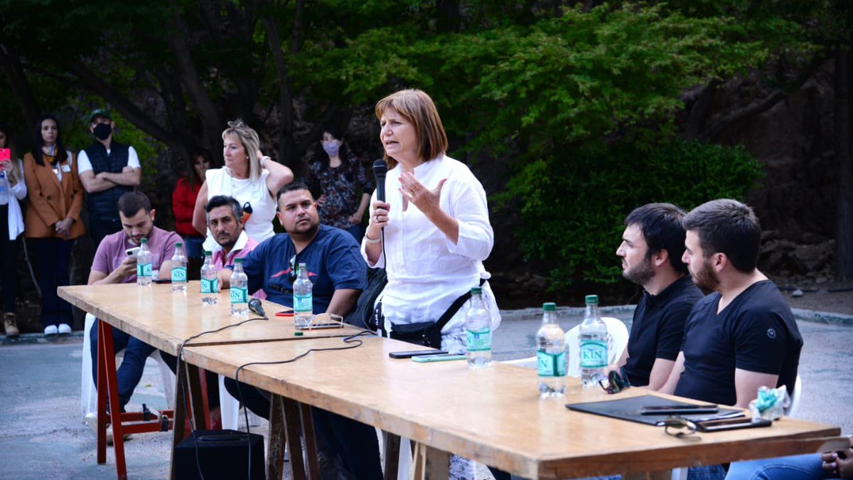 Hoy participé del encuentro provincial del <a href="/Pro_Chubut/">ＰＲＯ ＣＨＵＢＵＴ</a> en Dique Ameghino. Vinieron voluntarios, dirigentes, concejales e intendentes que trabajan a lo largo y ancho del territorio. Juntos vamos a encaminar a la provincia en el sendero del desarrollo y el progreso que se merece.