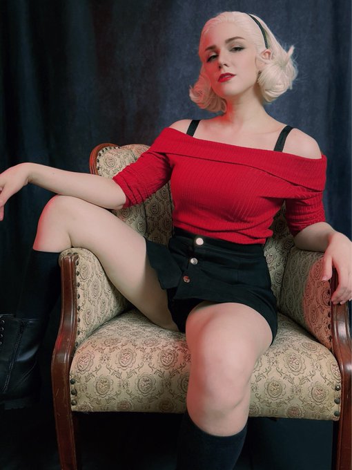 Veronica Dax’s pics and videos