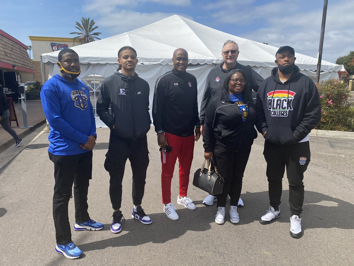 Great brunch with <a href="/thesdguardians/">San Diego Guardians</a> they are coming for the 🏆

@chaunpree @bishopjrk_ @jharpharris <a href="/carlnelwiley/">Carlnel Wiley</a> 

#adifferentleague 

“Where the SPIRIT of the GAME LIVES”