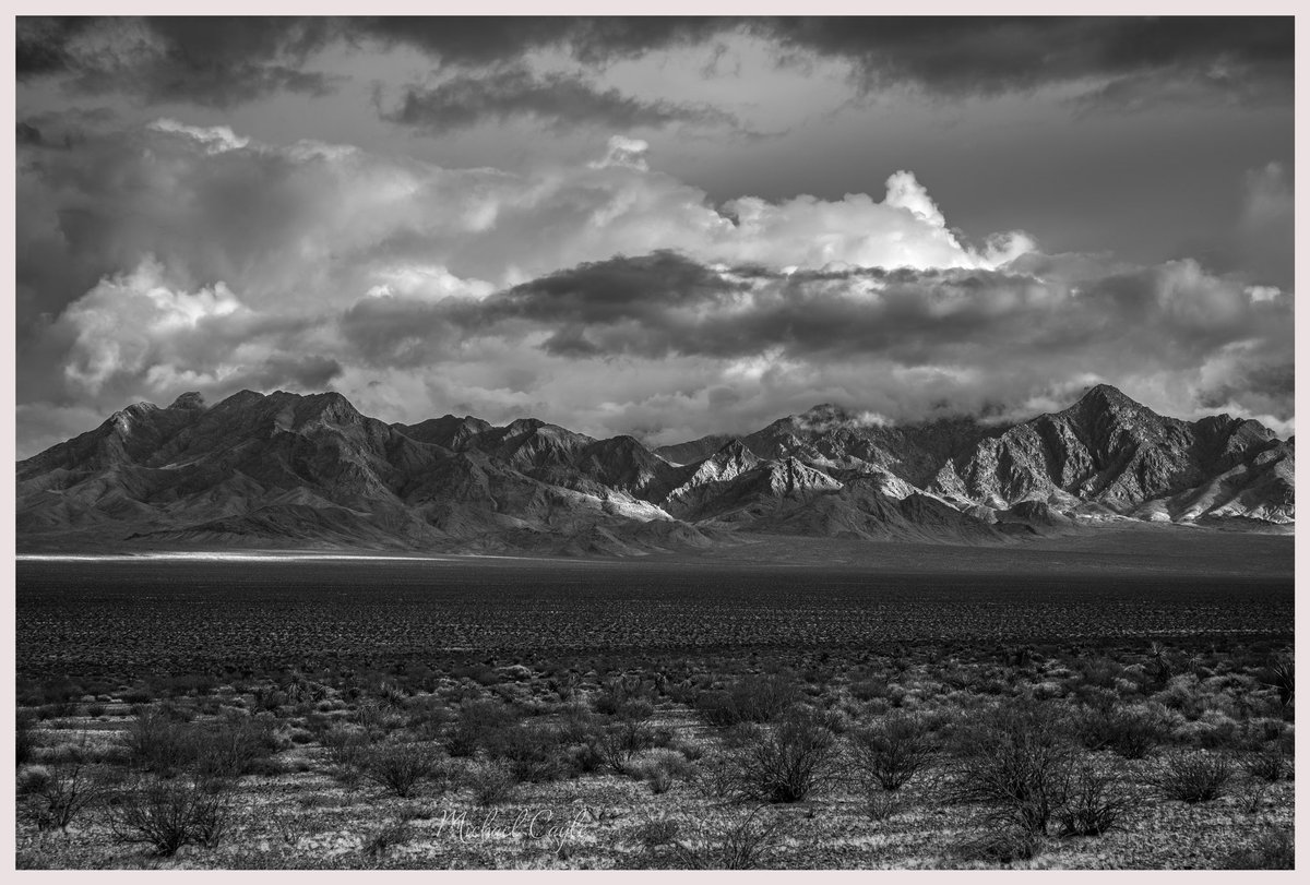 Michael41094715's tweet photo. My favorite mountains. #Tecopa #California. #Canon #canonphotography #blackandwhite #b&w #blackandwhitephotography https://t.co/HARaH5FAl8