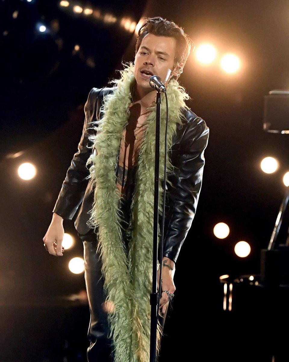 hsdaily's tweet image. Harry performing at the 2021 #GRAMMYs - March 14