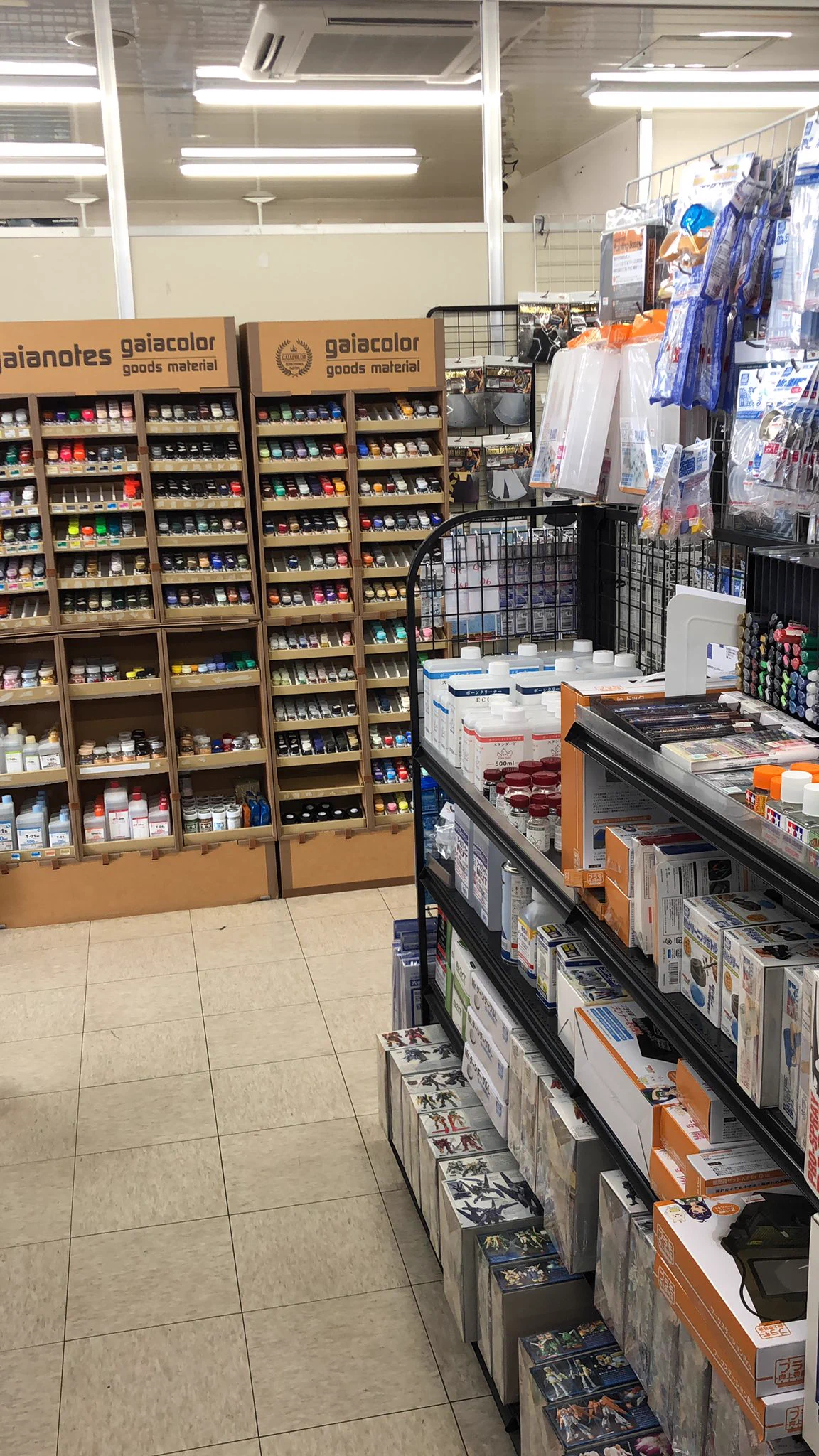 本当にガソリンスタンド？プラモデルが充実しているガソリンスタンドwww