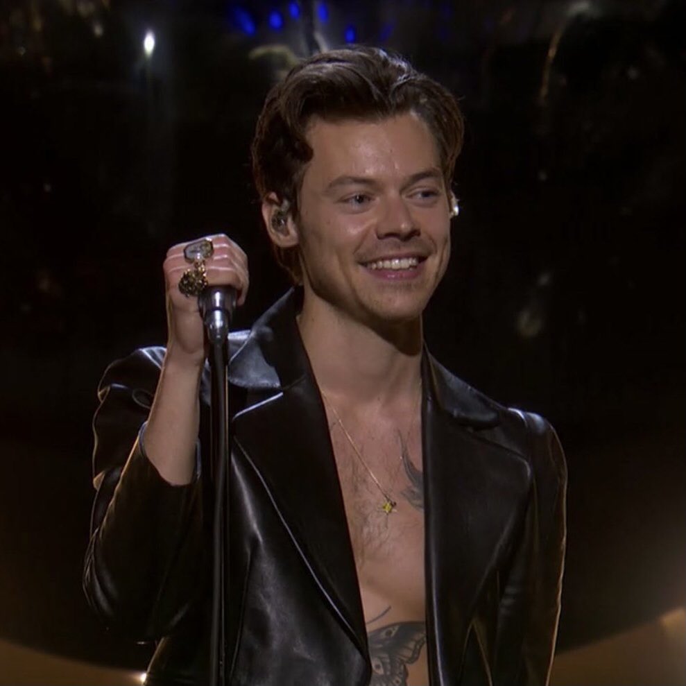 brunachammas's tweet photo. harry styles supremacy club #GRAMMYs https://t.co/uVDTdcTGco