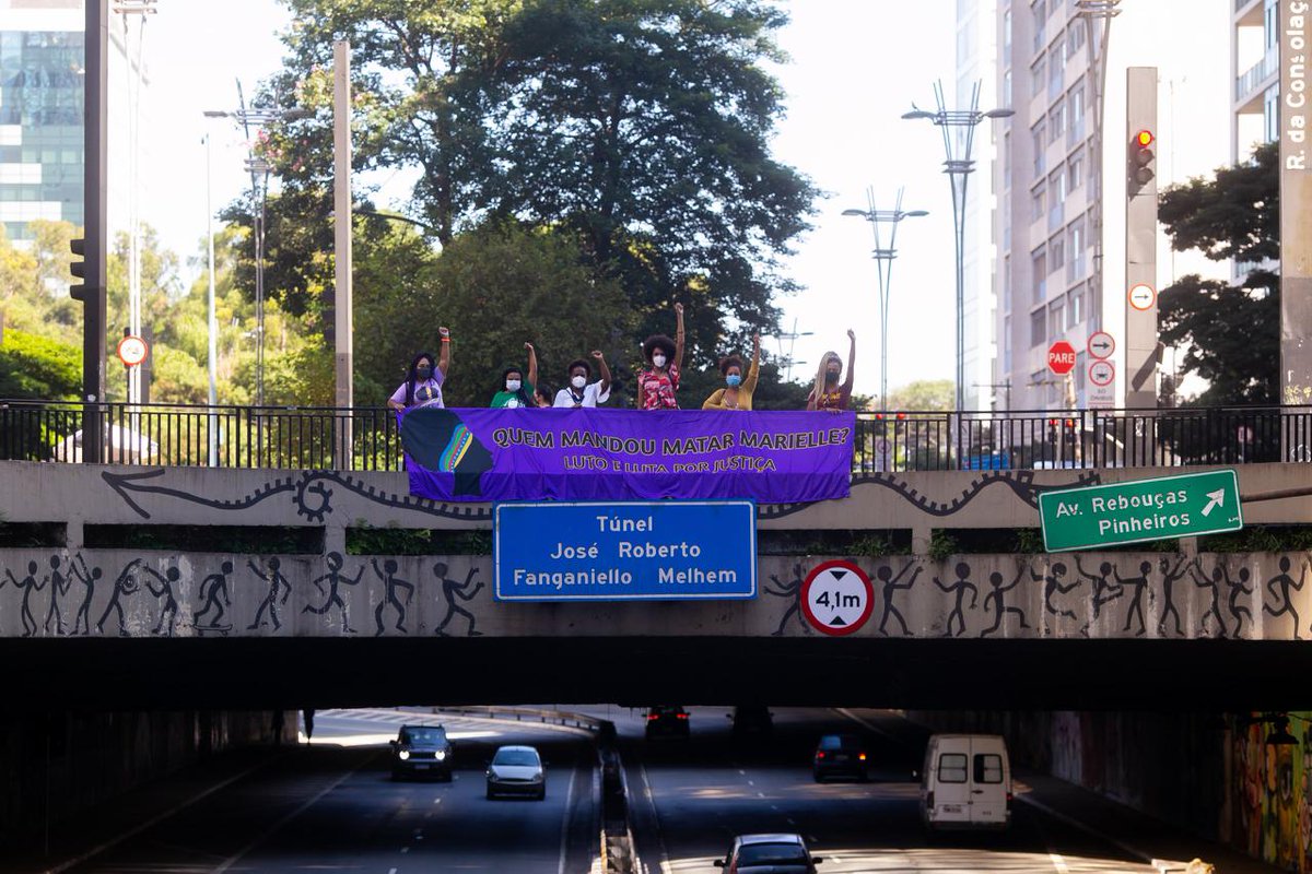 Alma_Preta's tweet photo. #14M O dia de hoje ficou marcado por manifestações denunciando, homenageando e lembrando de Marielle Franco e Anderson Gomes. 3 anos sem respostas. Imagens da marcha feita por mulheres negras durante a manhã em São Paulo, SP. #justiçapormarielleeanderson

📸Annelize Tozetto https://t.co/m26SZqqF7p