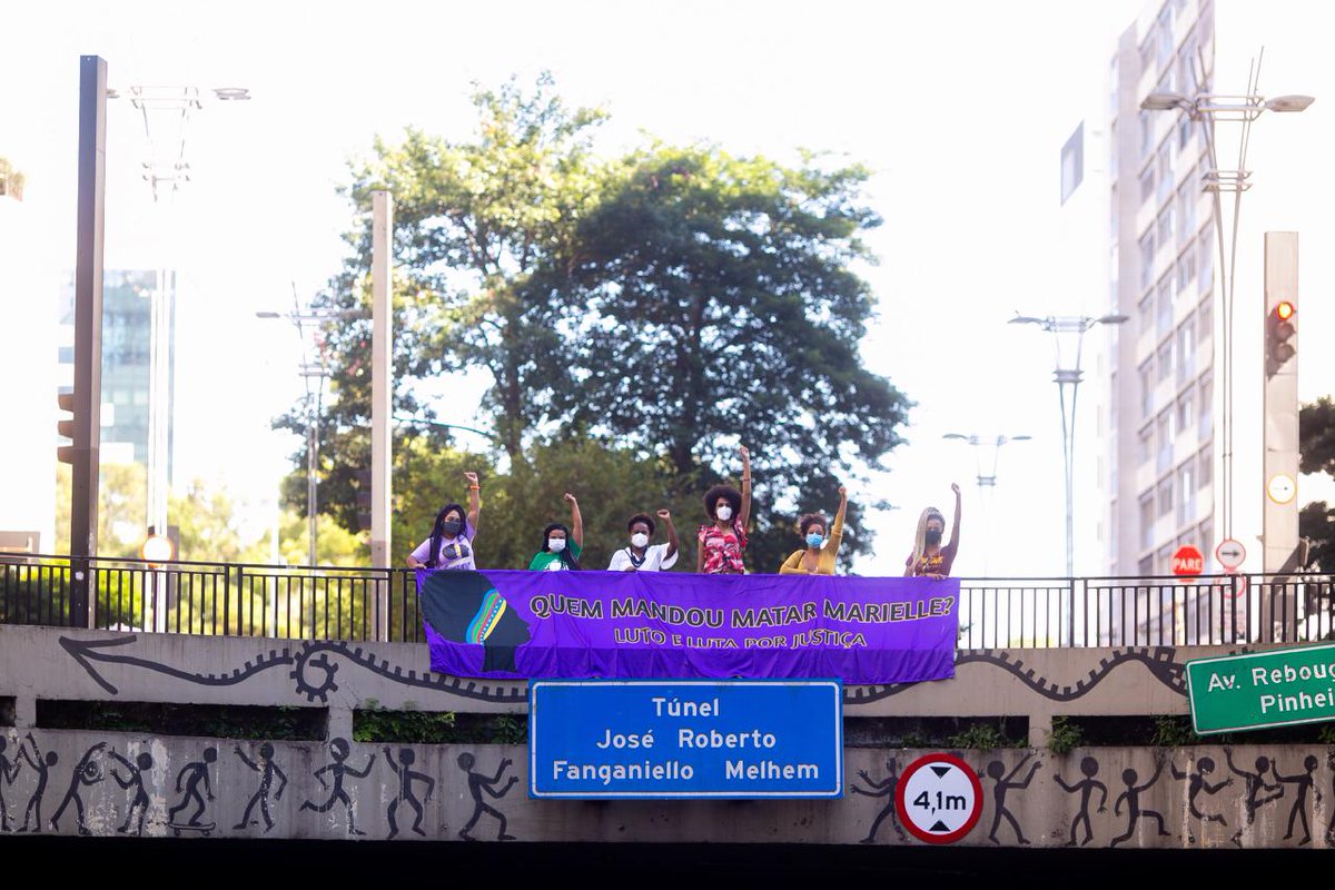 Alma_Preta's tweet photo. #14M O dia de hoje ficou marcado por manifestações denunciando, homenageando e lembrando de Marielle Franco e Anderson Gomes. 3 anos sem respostas. Imagens da marcha feita por mulheres negras durante a manhã em São Paulo, SP. #justiçapormarielleeanderson

📸Annelize Tozetto https://t.co/m26SZqqF7p