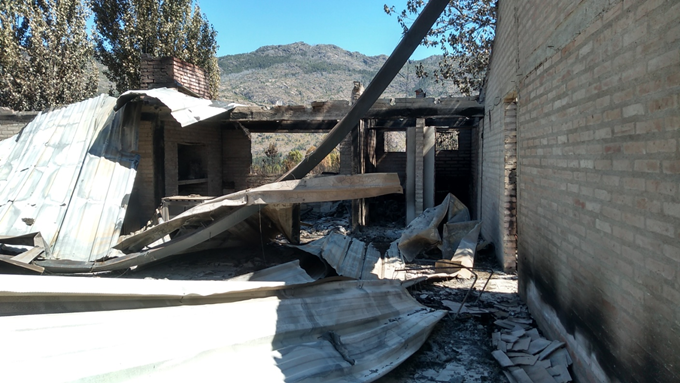 🚫Hola,nunca hice esto pero lamentablemente hoy me toca.
 Con el incendio que hubo en El Hoyo, Chubut hace unos días, mi viejo perdió el salon que estuvo construyendo con mucho esfuerzo durante siete años, junto con todo su equipamiento para realizar eventos👇