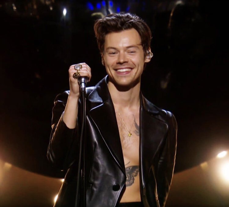 ginevrm_'s tweet photo. ti amo più di ogni cosa al mondo @Harry_Styles #GRAMMYs https://t.co/xiSEKpD7PC