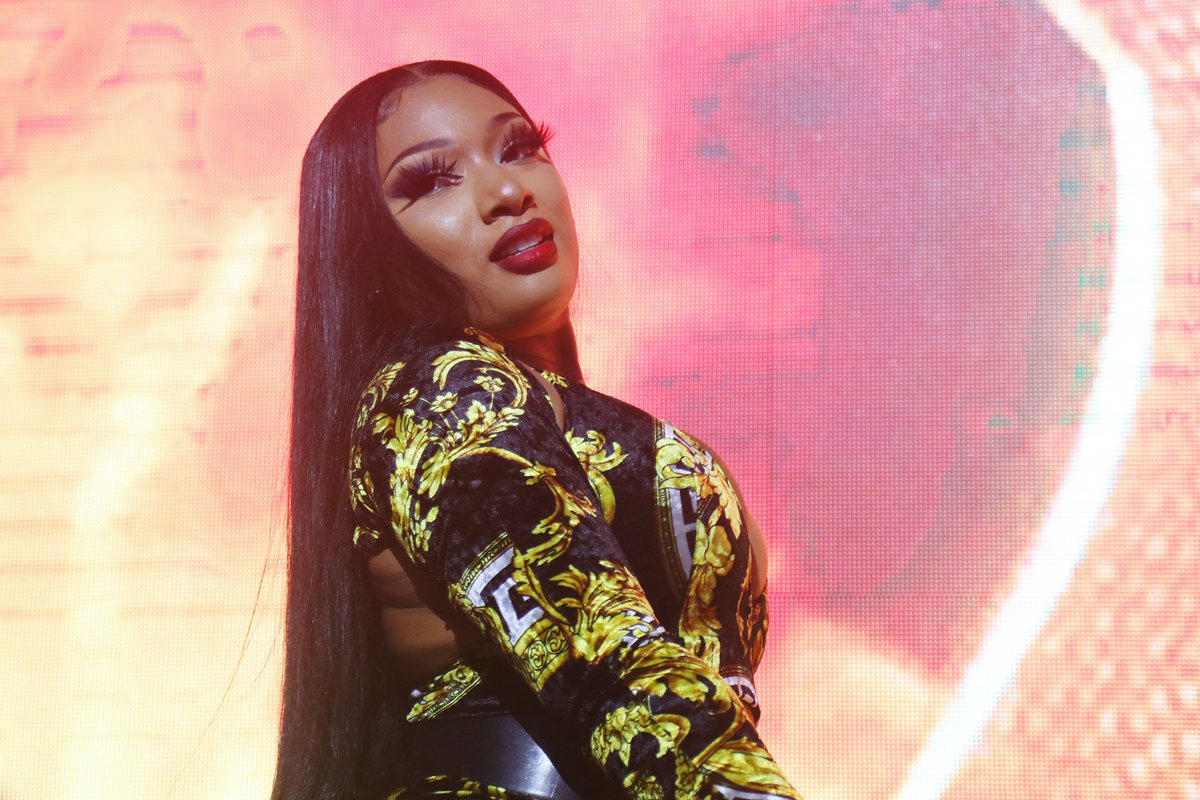 Congratulations, Megan Thee Stallion! 🏆 

#MeganTheeStallion takes home a #Grammy for Best New Artist, making her the first female rapper to take the prize since 1999. 

#femalerapper #grammys #Bestnewartist