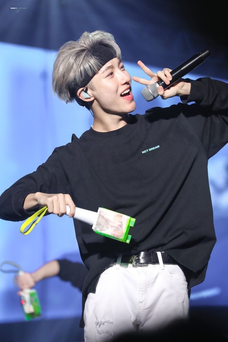 Pichub3's tweet photo. Plis jaga renjun, gw nggak mau senyumnya ilang gegara ini😭😭😭 sumpah dari tadi gw nangis mulu anjir 🥺
#SMPROTECTRENJUN 
#SMPROTECTRENJUN
#SMPROTECTRENJUN
#SMPROTECTRENJUN
#SMPROTECTRENJUN https://t.co/gPcpHtbb9g