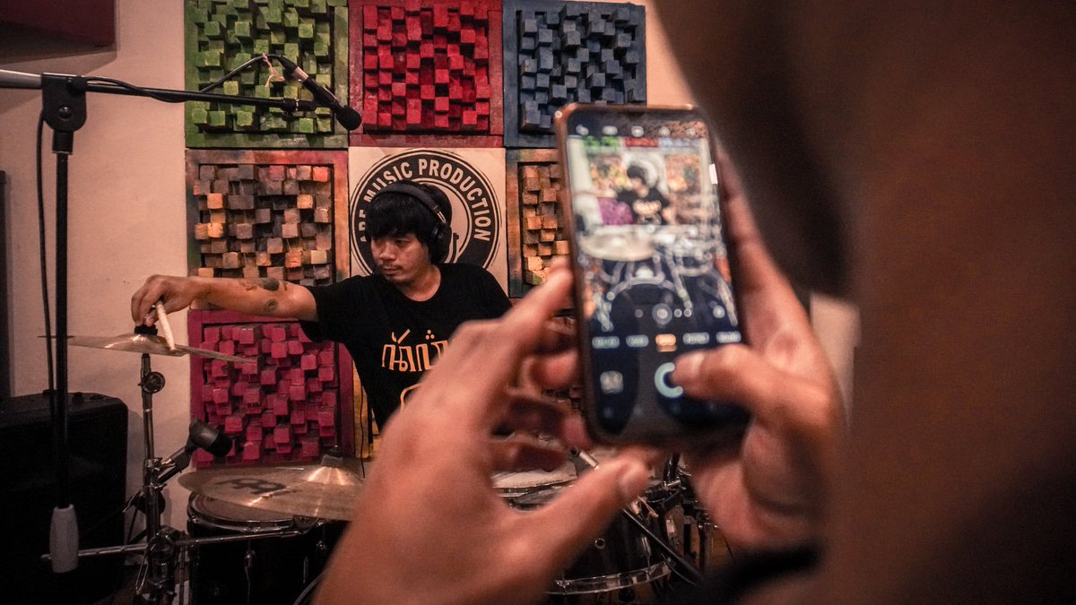 terracestage's tweet photo. Proses recording bersama band Oi! Streetpunk Kalibawang @the_ladsoi di Arf music studio.
#fromterracetothestage
#terracestage #terracemusic #terracerecords https://t.co/GHYll7v47P
