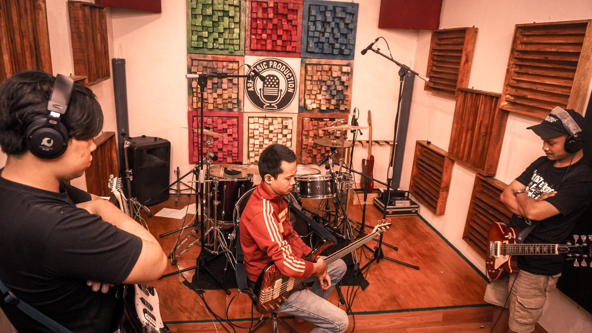 terracestage's tweet photo. Proses recording bersama band Oi! Streetpunk Kalibawang @the_ladsoi di Arf music studio.
#fromterracetothestage
#terracestage #terracemusic #terracerecords https://t.co/GHYll7v47P