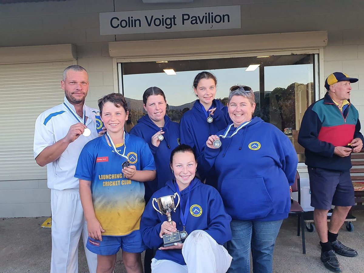 didodiday's tweet image. A tiny town in the Yarra Valley competing in the #RDCA has a cricket club called Launching Place United.  Yesterday their first XI women and men won their grand finals. This also included every member in a family wining an award. Brilliant, very proud.