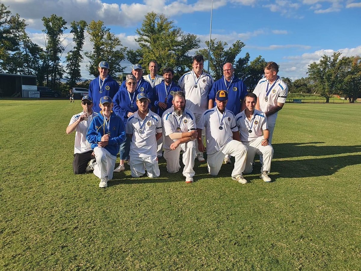 didodiday's tweet image. A tiny town in the Yarra Valley competing in the #RDCA has a cricket club called Launching Place United.  Yesterday their first XI women and men won their grand finals. This also included every member in a family wining an award. Brilliant, very proud.