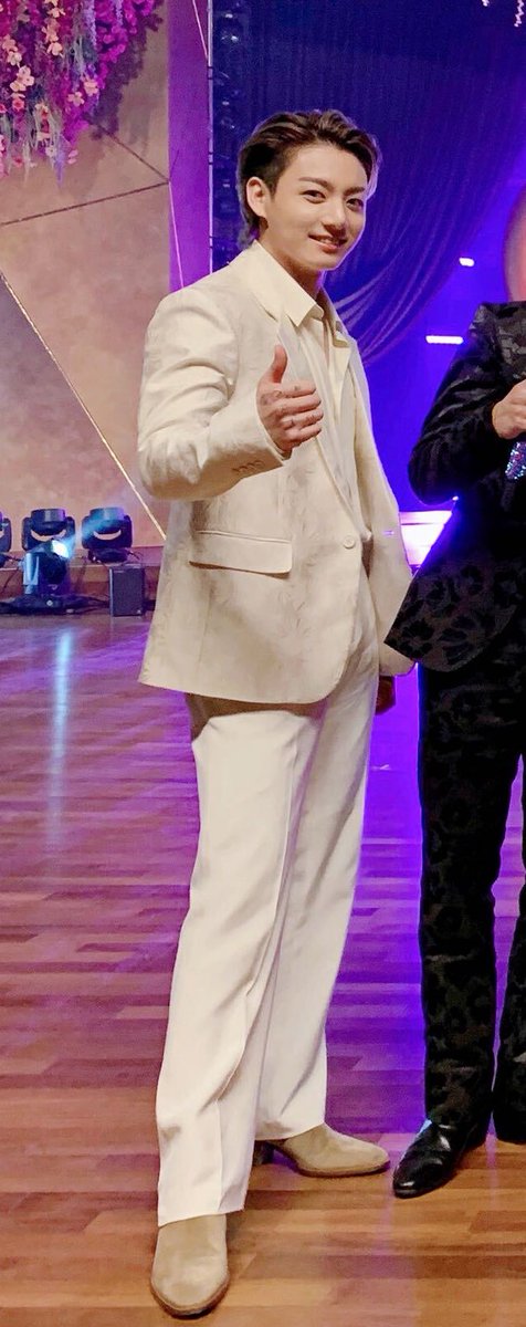 kjzsysa's tweet photo. I think he's trying to say that "it's okay ARMY" ๐ฅบ๐ i love you BUNNY!!!๐๐๐ฅบ #kook #BTS #BTSOurGreatestPrize #LightUpBTS #LightItUpBTS https://t.co/eHm3QOcf8i