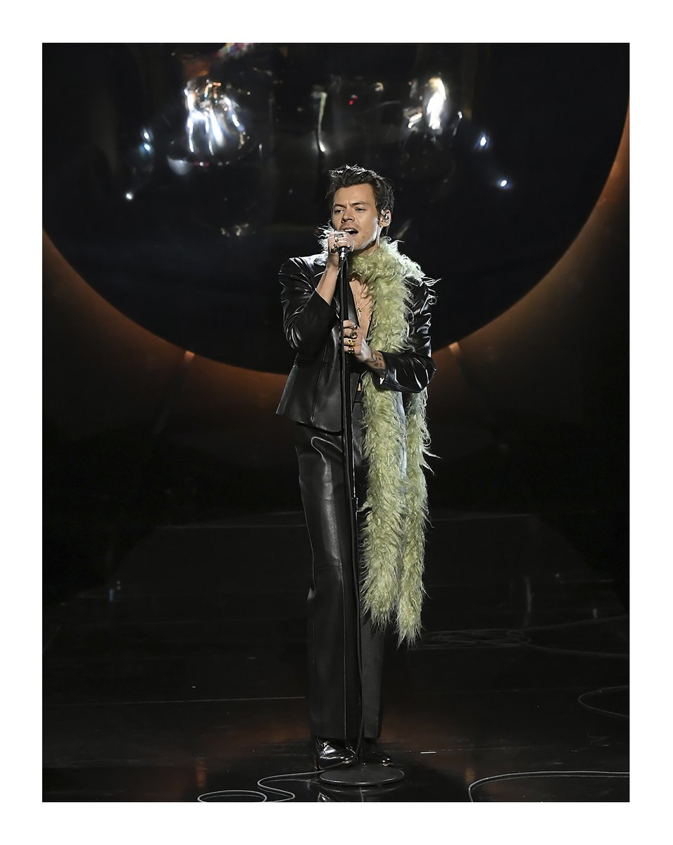 O Xrhsths Gucci Japan Sto Twitter 第63回グラミー賞 Grammys のオープニングを飾った ハリー スタイルズ Harry Styles とデヴ ハインズ Devontehynes のパフォーマンス Alessandromichele がデザインしたカスタムメイドの Gucci を着用 Recordingacad