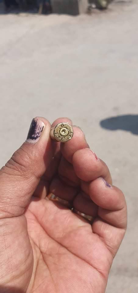 Byun_Sori6104's tweet photo. The evidences of the military terrorists crackdown brutally with live bullets in Aungban, Shan State!!! At least three were shot and one is in critical condition!!!

BLOODTHIRSTY JUNTA

#WhatsHappeningInMyanmar
#Mar15Coup https://t.co/lu161Qy7xA