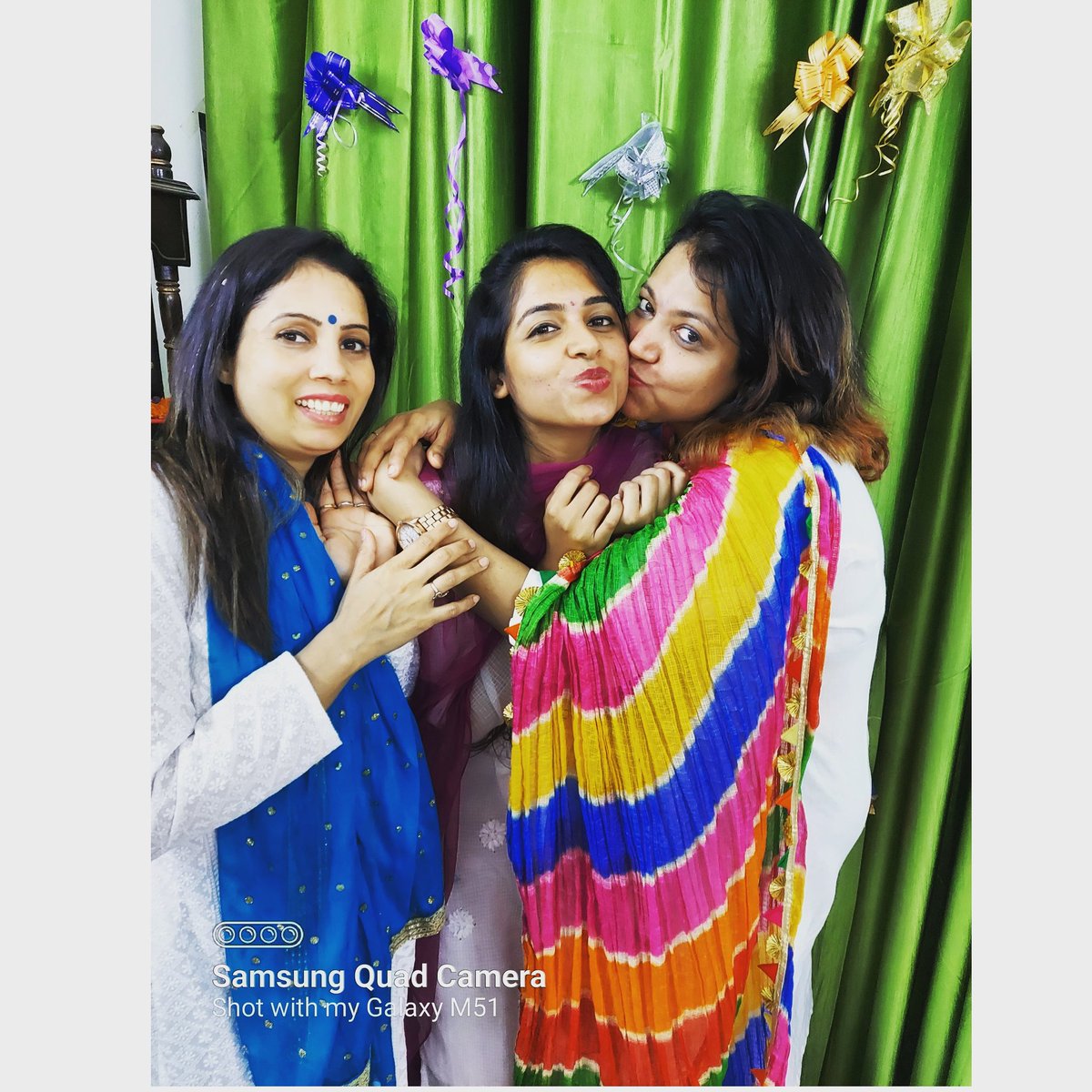 handa_arpita's tweet photo. One of the best feeling in the world is when you hug the person you love, and they hug you tighter.
Surrounded with Positive Vibes..... #positivevibes
#loveyourselffirst
#holicelebration
#fitnessmotivation
#mombloggersindia
#indianmoms
#arpitafitcoach
#arpitafitnesscoach https://t.co/VNhVd5I95r