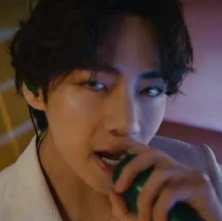 cookysays's tweet photo. KIM FUCKING TAEHYUNG THIS IS ILLEGAL SIR, HOW CAN YOU BE SO HOT WT- https://t.co/WvFQr8UhBJ