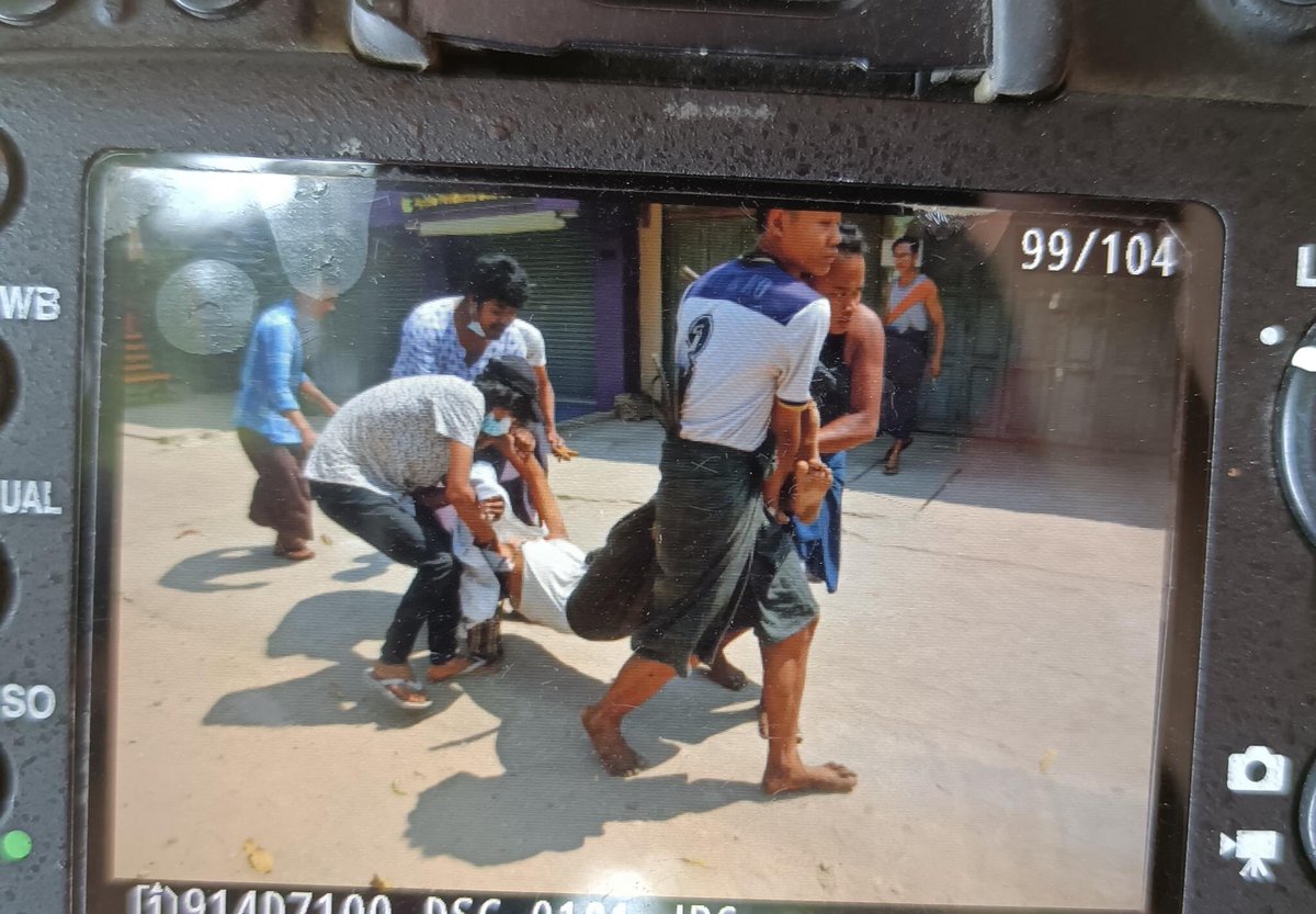 MilkTeaMM_MTAM's tweet photo. Tw//blood ! Happening in AungLan, Terrorists doing massacre, Six people got shot by real bullets and two died now by headshots so far. BLOODTHIRSTY JUNTA

#WhatsHappeningInMyanmar
#Mar15Coup #MilkTeaAlliance #OpCCP https://t.co/FDN42vJnSe