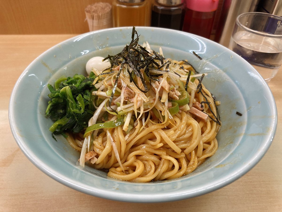 ランス 日の出らーめん 大船店 剛つけ麺 3日連続のラーメン 普段はここで家系ラーメンを食べるけど 今日はいつもと違う看板メニューを頼んだ 麺が太くてしっかり締められてて麺だけでもうまい つけ汁はドロっとしためちゃくちゃ濃い魚介系 残ったつけ汁に ランス 日の出らーめん 大船店 剛つけ麺 3日連続のラーメン 普段はここで家系ラーメンを食べるけど 今日はいつもと違う看板メニューを頼んだ 麺が太くてしっかり締められてて麺だけでもうまい つけ汁はドロっとしためちゃくちゃ濃い魚介系 残ったつけ汁に