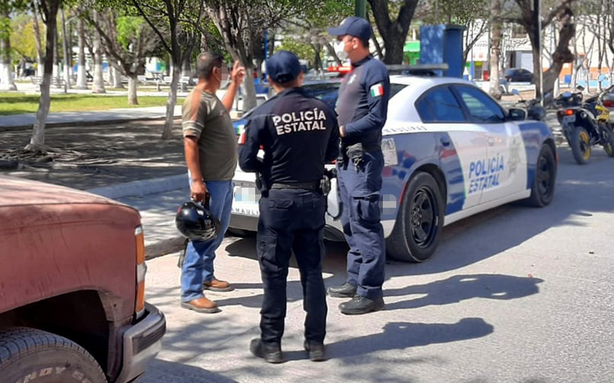 SSP_GobTam's tweet photo. #QuédateEnCasa, en el municipio de #Jaumave, personal de la Policía Estatal continúa colaborando con la @TamaulipasSalud realizando labores de concientización, brindando a la ciudadanía información preventiva del #COVID19mx #UnidosPorTamaulipas #Tamaulipas #GobTam https://t.co/VBDt42uhGq