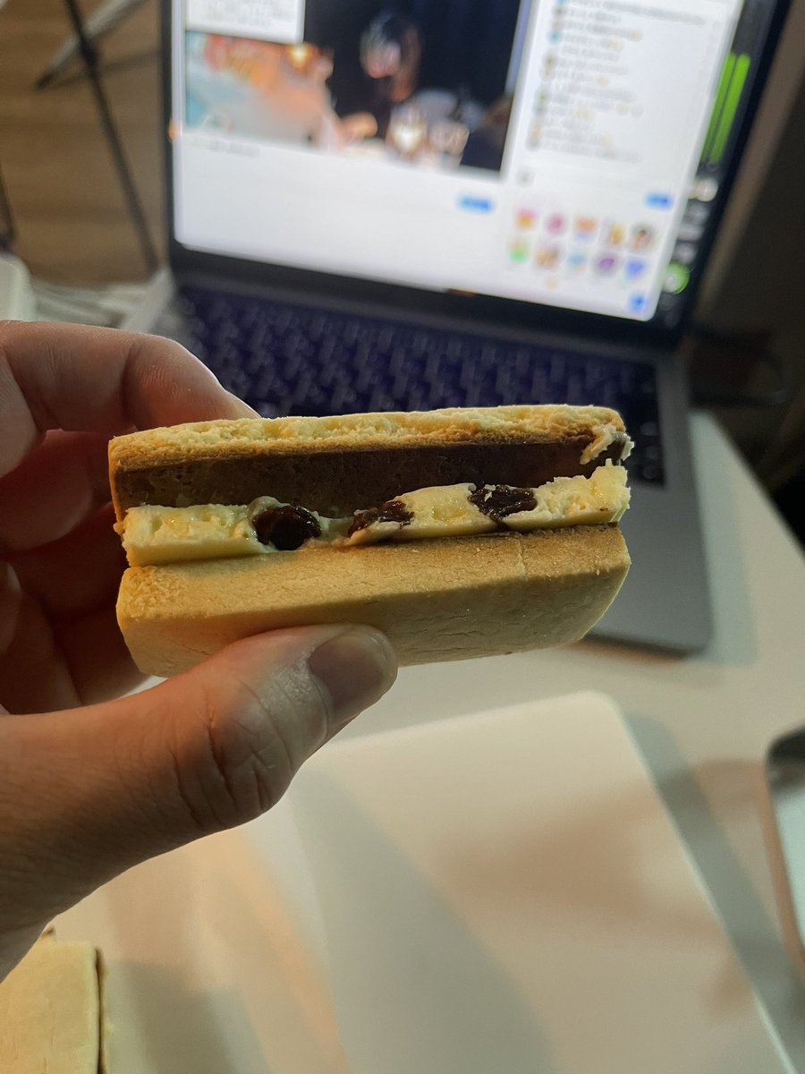 結生 昨日作ったバターサンド 例えて言うなら カロリーメイトでバタークリームをサンドした様なボリューム感 1個で朝ごはんの代わりになります バターサンド 結生 昨日作ったバターサンド 例えて言うなら カロリーメイトでバタークリームをサンドした様なボリューム感 1個で朝ごはんの代わりになります バターサンド