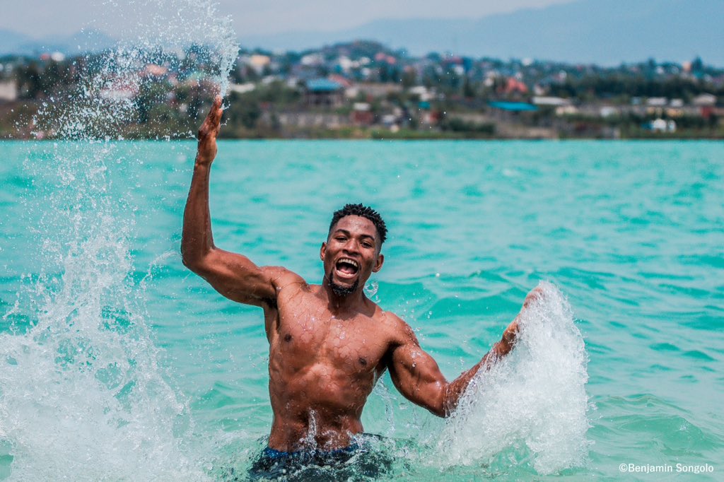 bensongolo27's tweet photo. C’est depuis un temps que l’eau de ce lac le plus beau à voir au centre de l'Afrique, le #Lac_Kivu a changé sa couleur bleu en verte. 
#Goma #LacKivu #Kivu 
#RDC
#OVG #tourisme Photo: #Benjamin_Songolo https://t.co/vrnffWcgTm